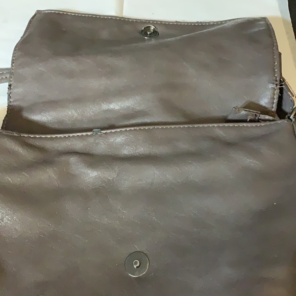 David Jones Squishy soft leather cross body purse - Picture 3 of 8